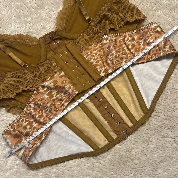 OUT FROM UNDER Urban Outfitters Modern Love Supernova Corset - Picture 9 of 12